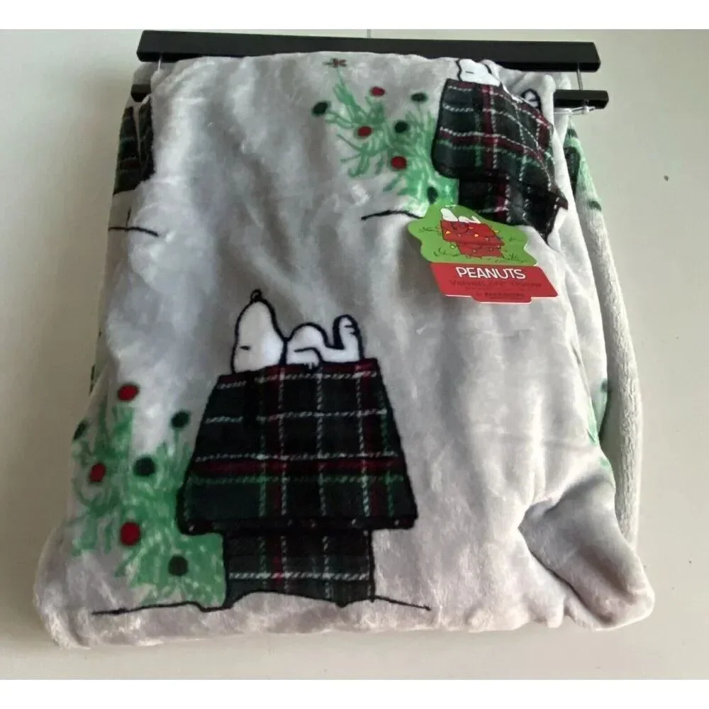 Peanuts Snoopy‎ Plaid Doghouse Christmas Tree VelvetLoft Throw Blanket 50 X 70”